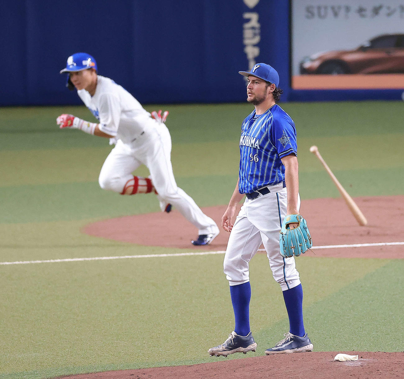 中日対DeNA 1回裏中日1死、大島に右前打を浴びるバウアー（撮影・河田真司）
