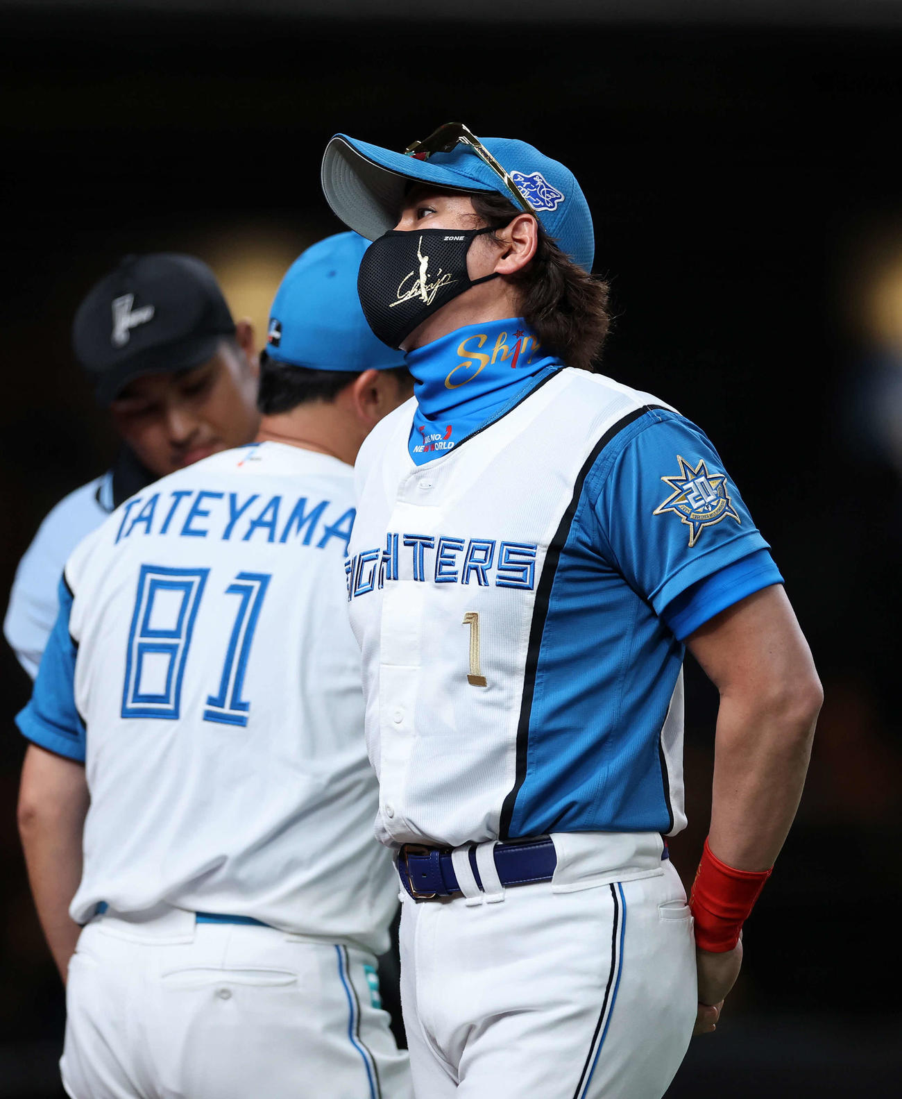 西武対日本ハム　7回裏、投手交代を告げベンチに引き揚げる日本ハム新庄監督（撮影・鈴木正人）
