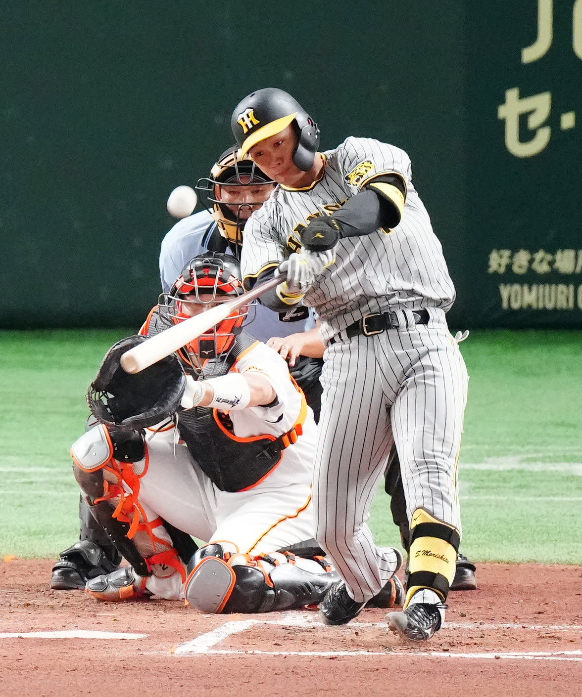 巨人対阪神　3回表阪神2死二塁、先制の左越え2点本塁打を放つ森下（撮影・江口和貴）
