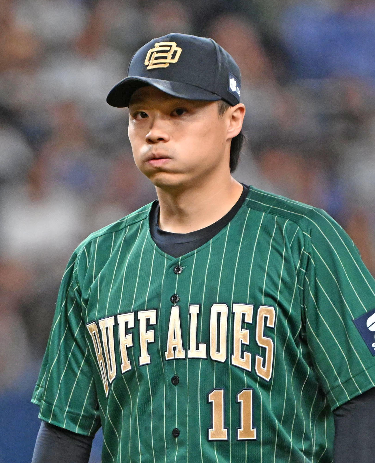 オリックス対ロッテ　3回表ロッテ2死、山崎福はポランコを遊飛に抑え、口を膨らませながらベンチに引き揚げる（撮影・石井愛子）