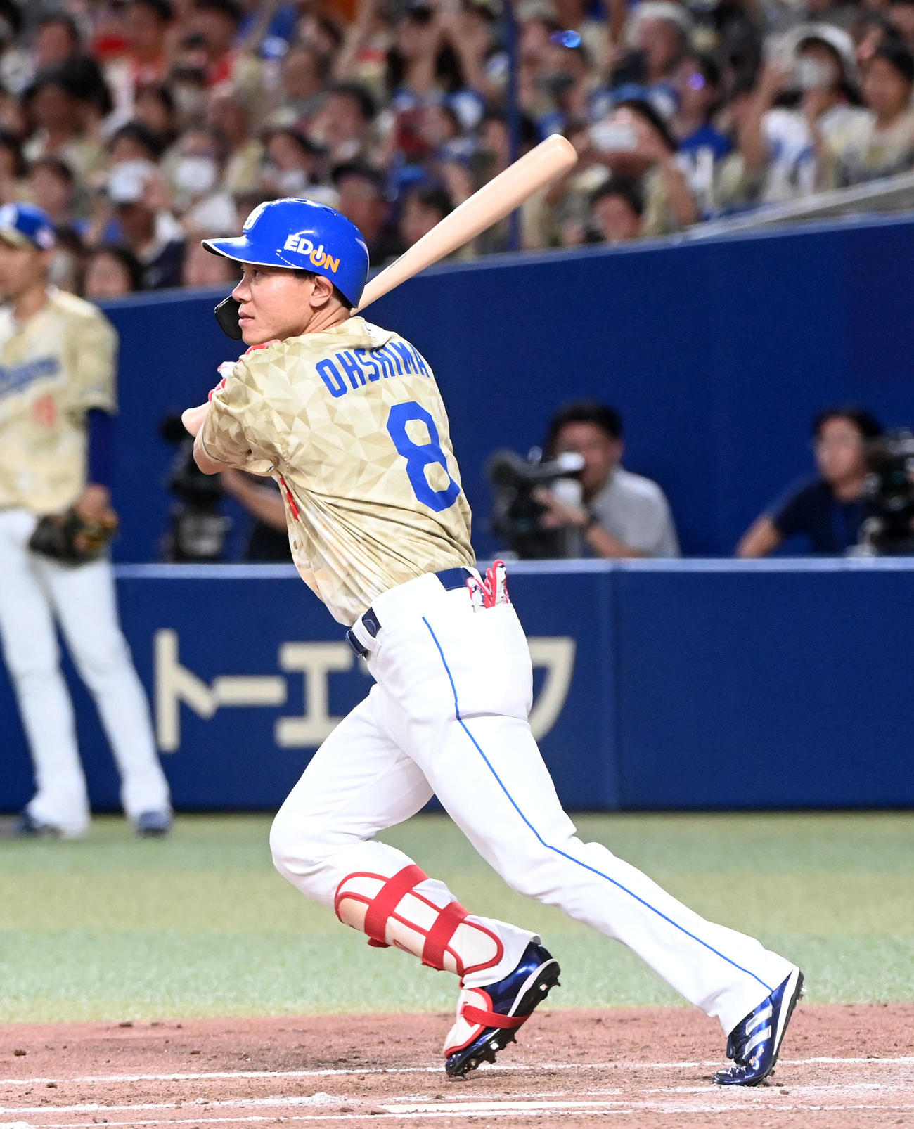中日対DeNA 3回裏中日1死一塁、大島は中前打を放ち2000本安打を達成（撮影・前岡正明）