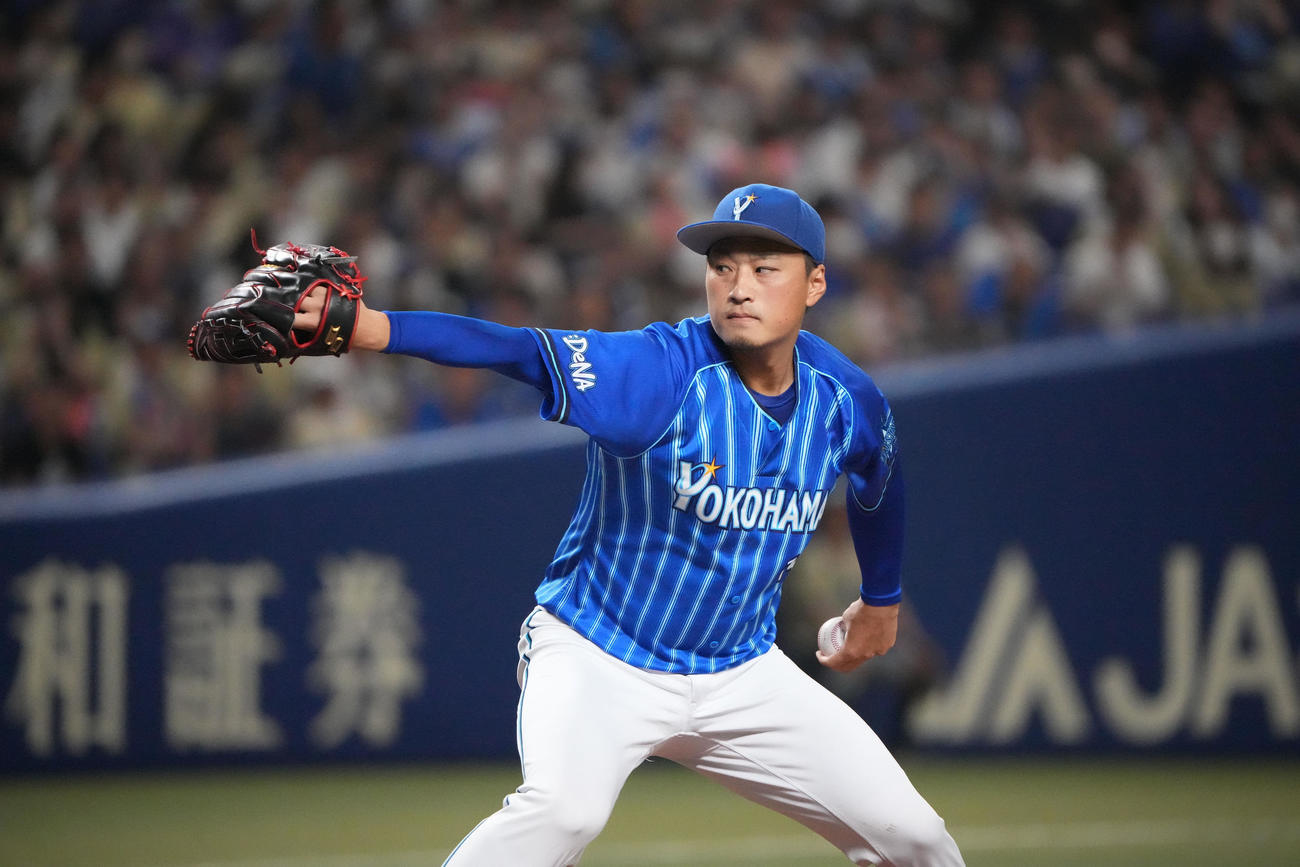 中日対DeNA 1回裏、登板するDeNA先発の石田（撮影・森本幸一）