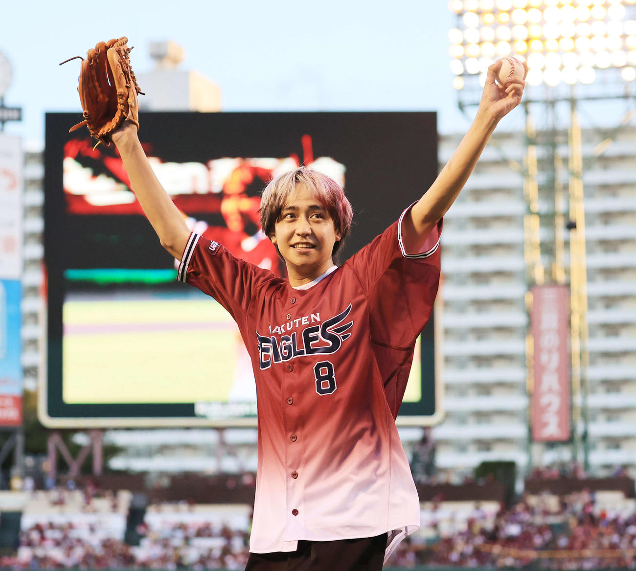楽天対ソフトバンク　セレモニアルピッチングに登場したHey！Say！JUMPの八乙女光（撮影・浅見桂子）