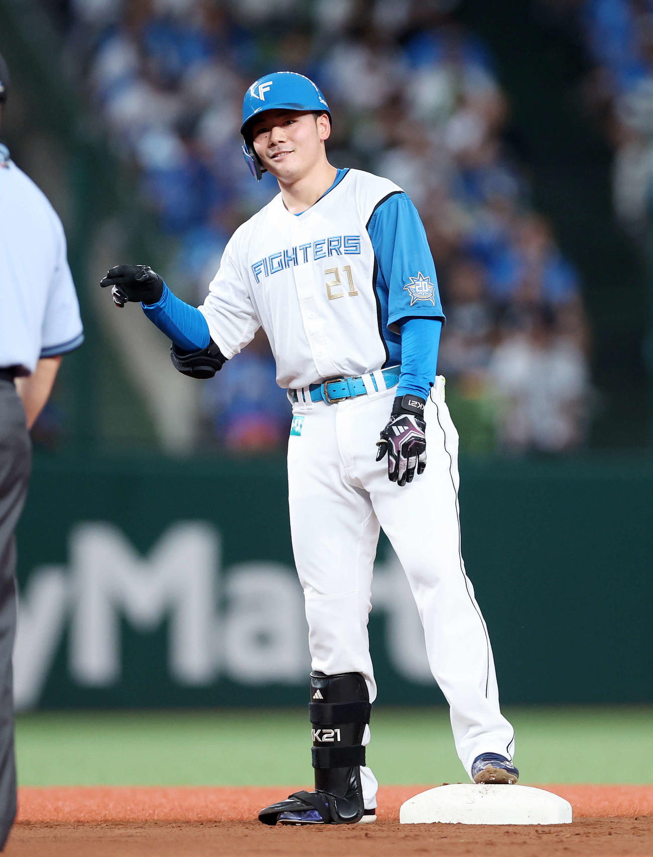 西武対日本ハム　1回表日本ハム1死三塁、清宮は右越え適時二塁打を放ち笑顔を見せる（撮影・鈴木正人）