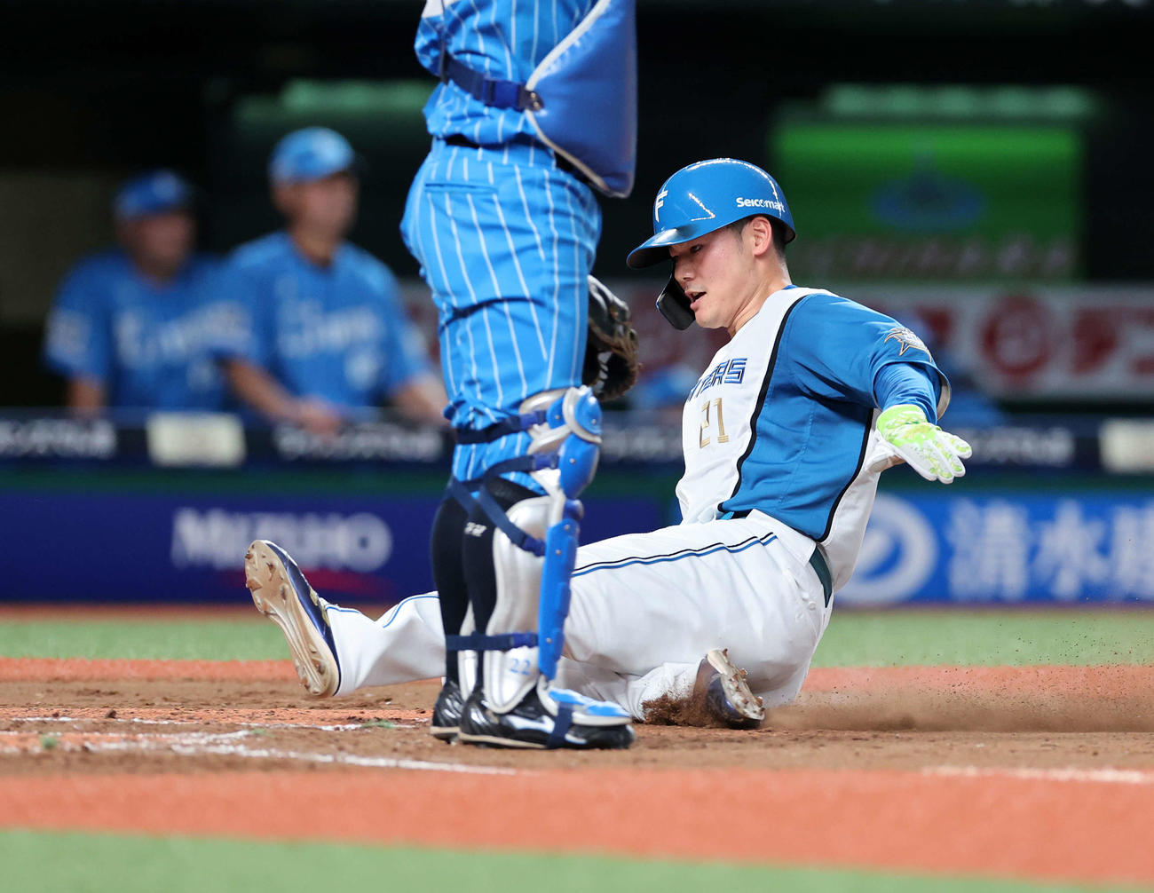 西武対日本ハム　2回表日本ハム2死二、三塁、マルティネスの左前適時打で二塁走者の清宮が生還（撮影・鈴木正人）