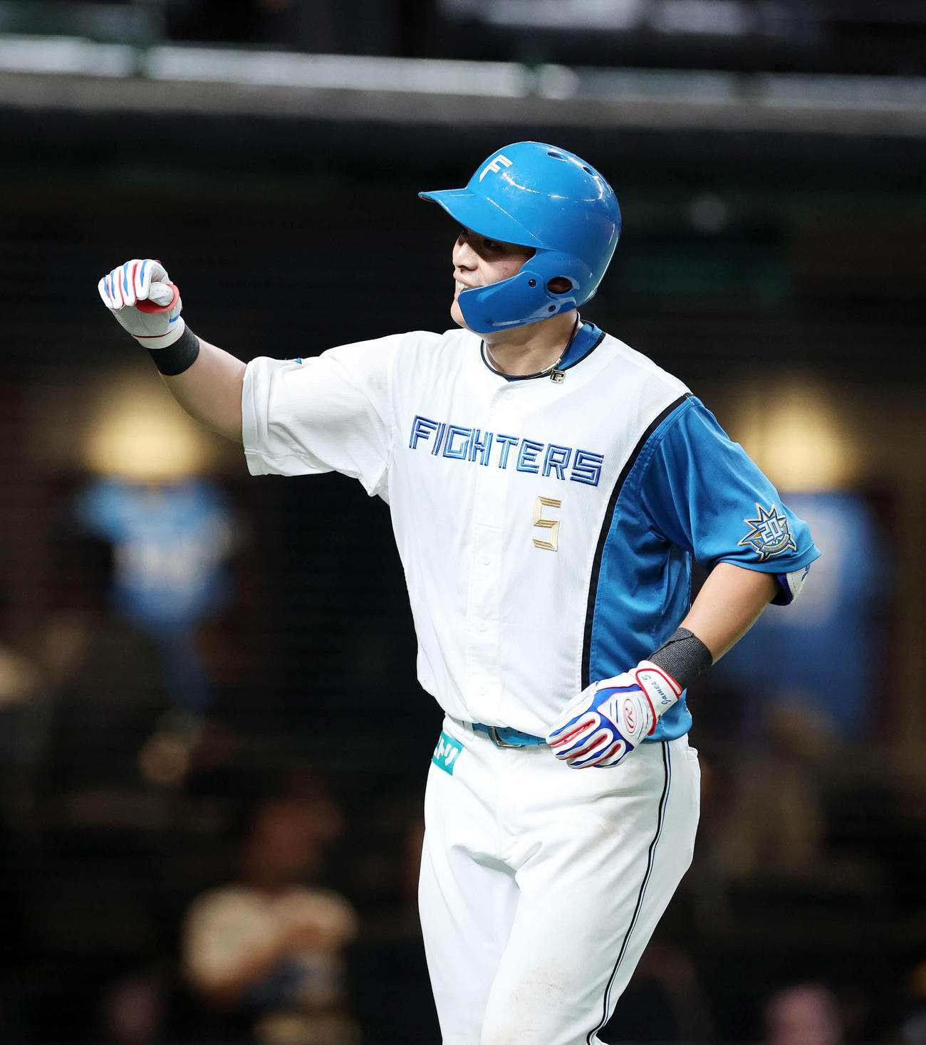 西武対日本ハム　3回表日本ハム無死、野村は左越えソロ本塁打を放ち笑顔を見せる（撮影・鈴木正人）