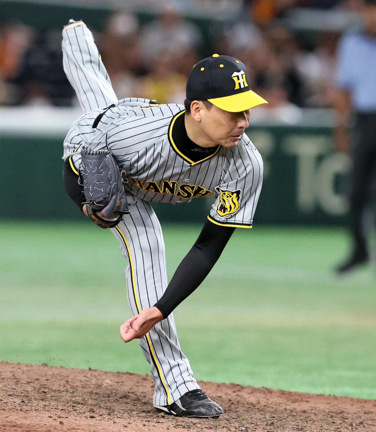 巨人対阪神　9回裏、阪神6番手で登板する岩崎（撮影・加藤哉）