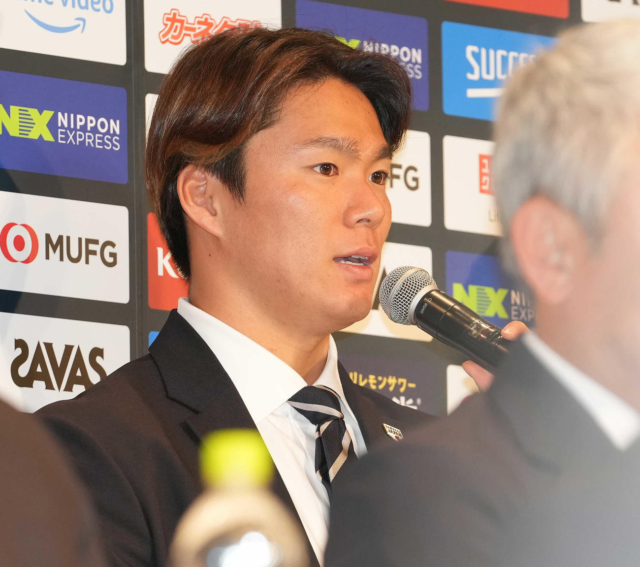 WBC帰国会見に臨む山本（2023年3月23日撮影）