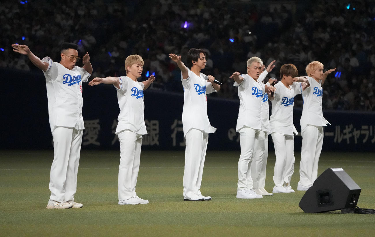 中日対DeNA　試合前、ミニライブを行うGENERATIONS（撮影・森本幸一）