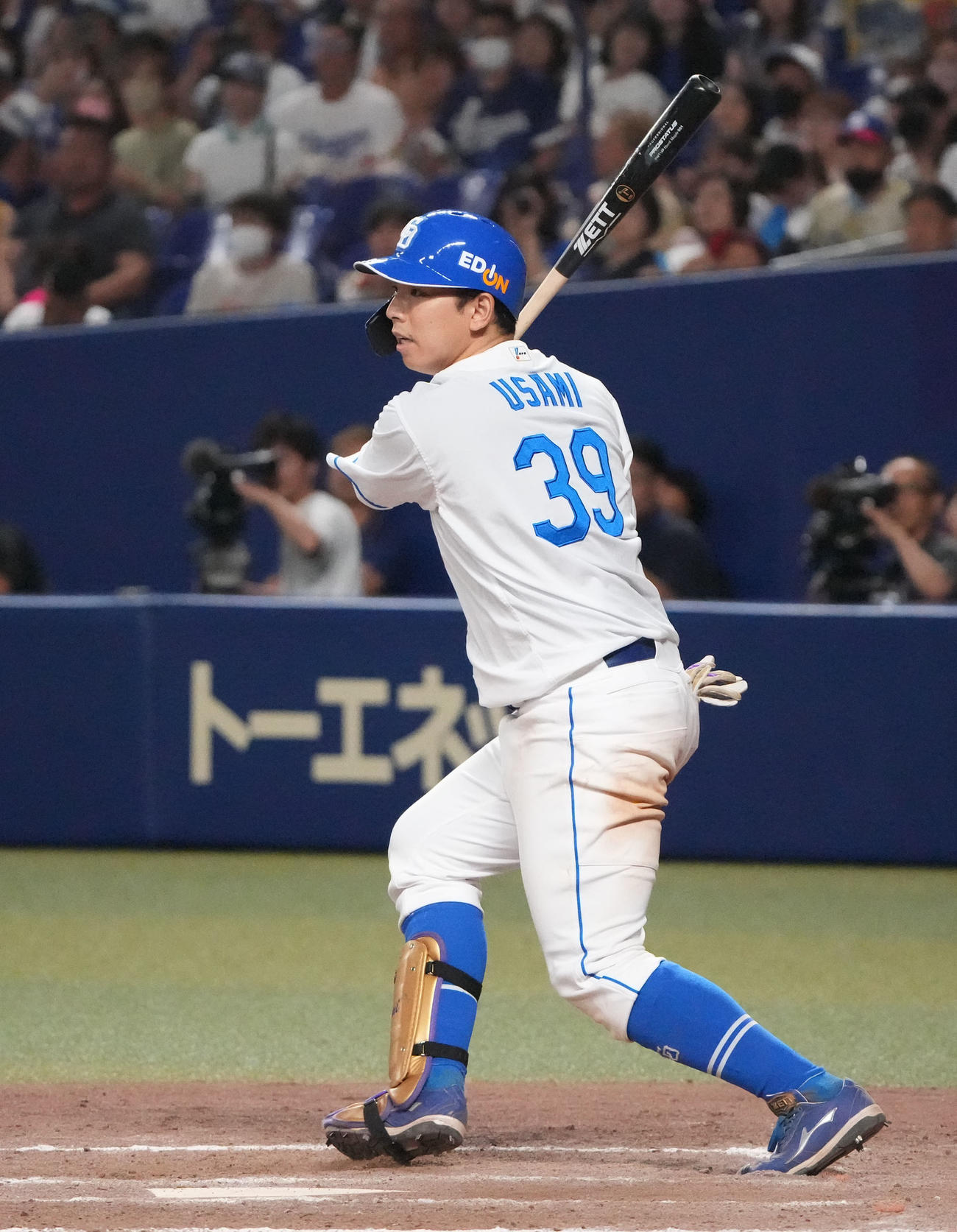 中日対DeNA 12回裏中日2死一、二塁、左前サヨナラ適時打を放つ宇佐見（撮影・森本幸一）
