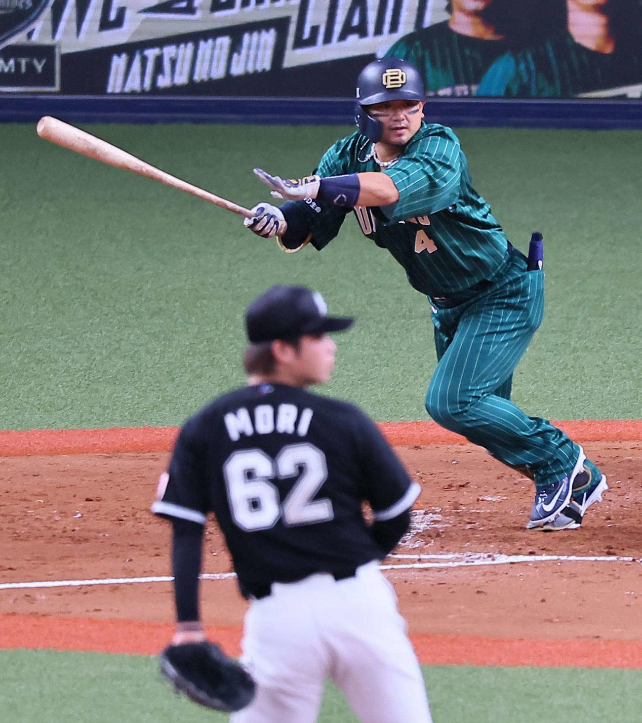 オリックス対ロッテ　3回裏オリックス2死二塁、森は左前適時打を放つ。投手森（撮影・上田博志）