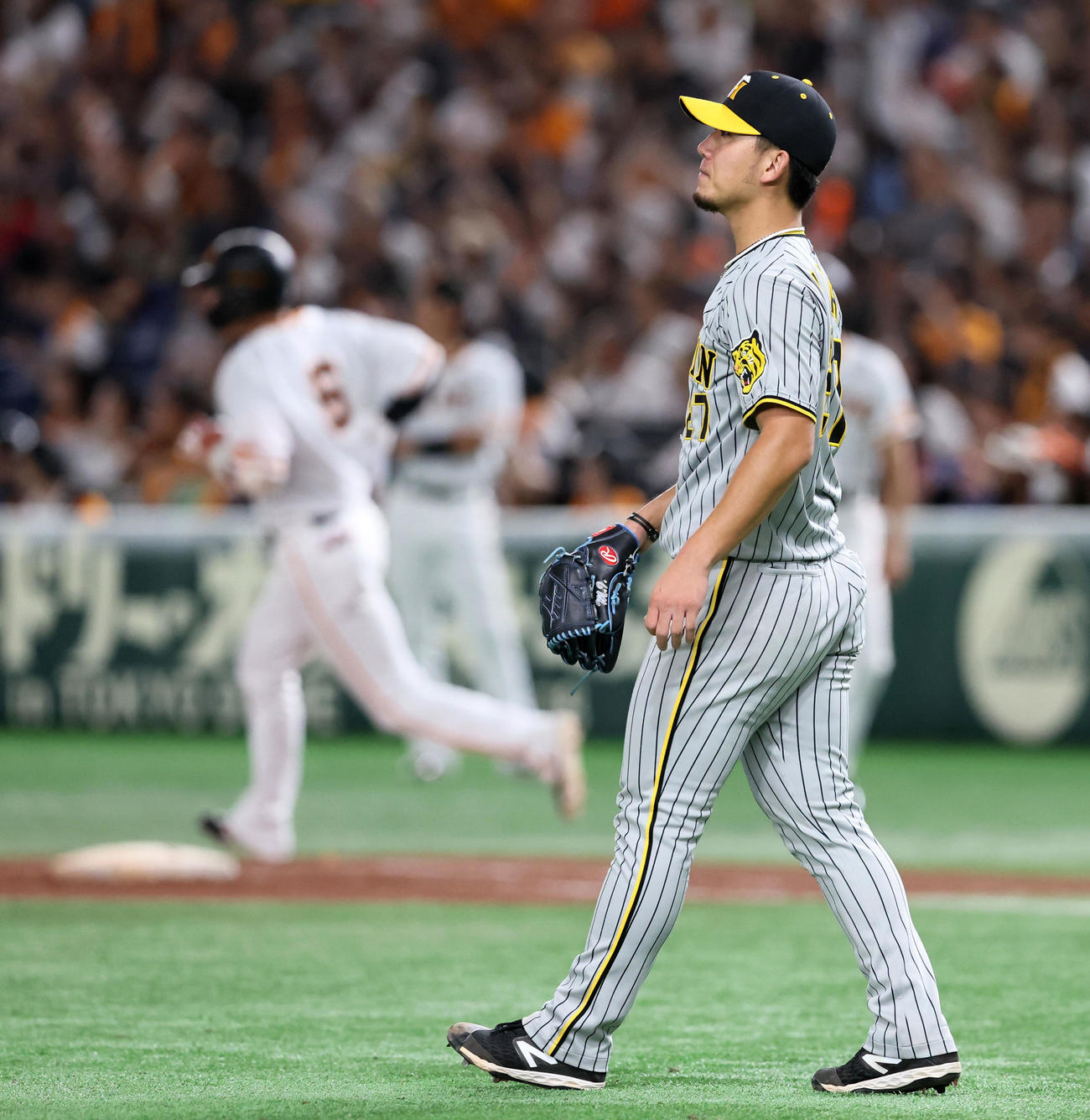 巨人対阪神　6回裏巨人2死、伊藤将は坂本に左越えソロ本塁打を浴びる（撮影・加藤哉）