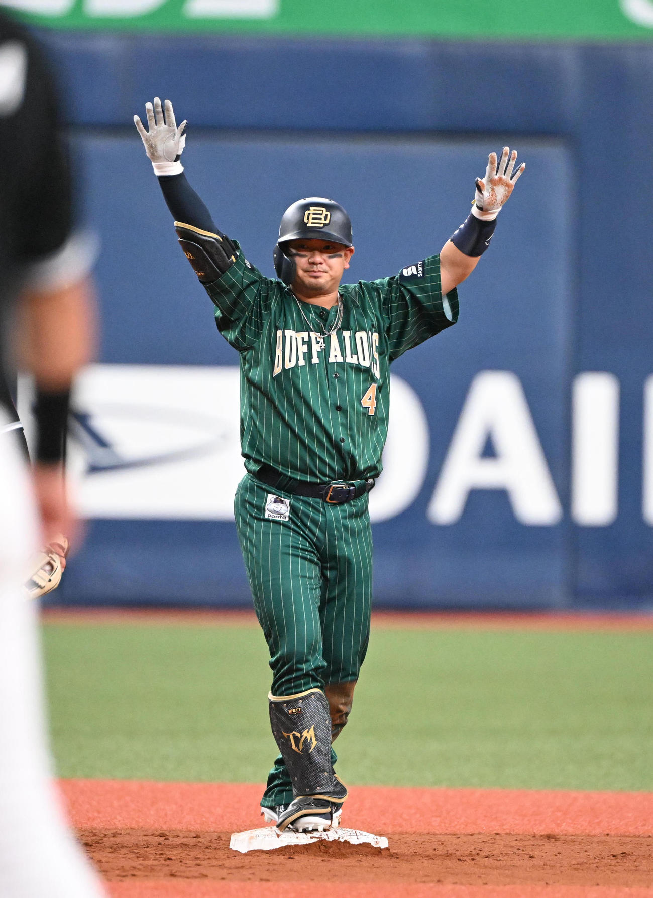 オリックス対ロッテ　3回裏オリックス2死二塁、左前適時打を放ちポーズを取る森（撮影・和賀正仁）