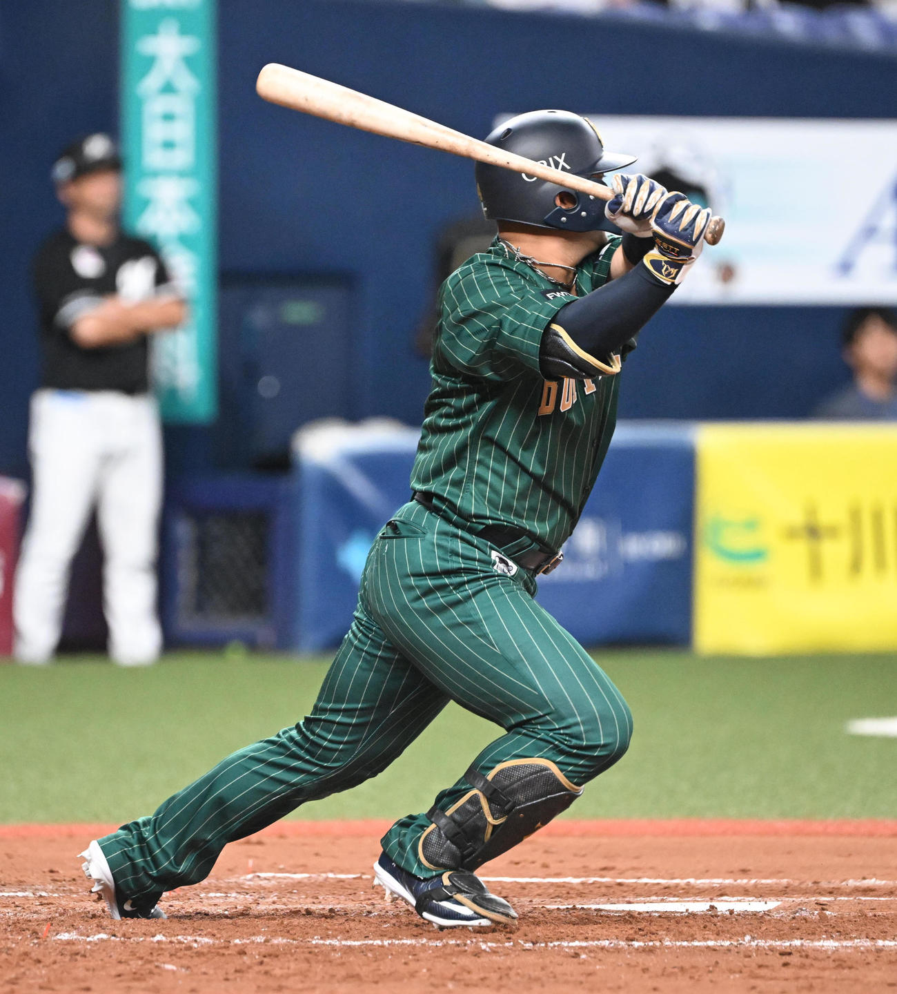 オリックス対ロッテ　3回裏オリックス2死二塁、左前適時打を放つ森（撮影・和賀正仁）