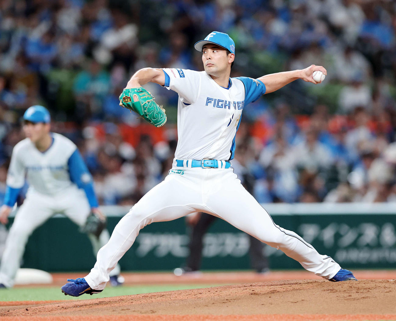 西武対日本ハム　力投する日本ハム先発の上原（撮影・鈴木正人）