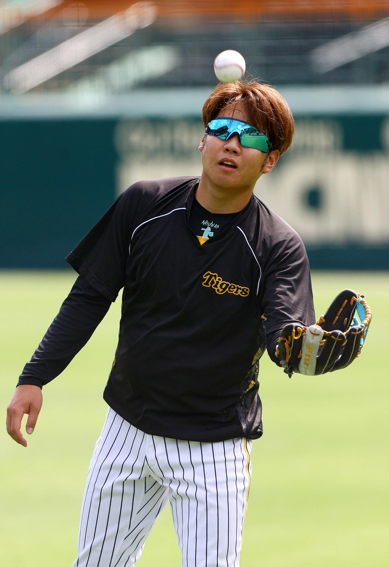 投手指名練習で汗を流す阪神西勇（撮影・上山淳一）