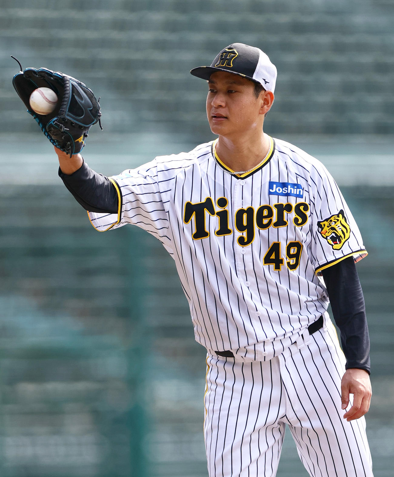 マウンドで投球する阪神大竹（撮影・上山淳一）