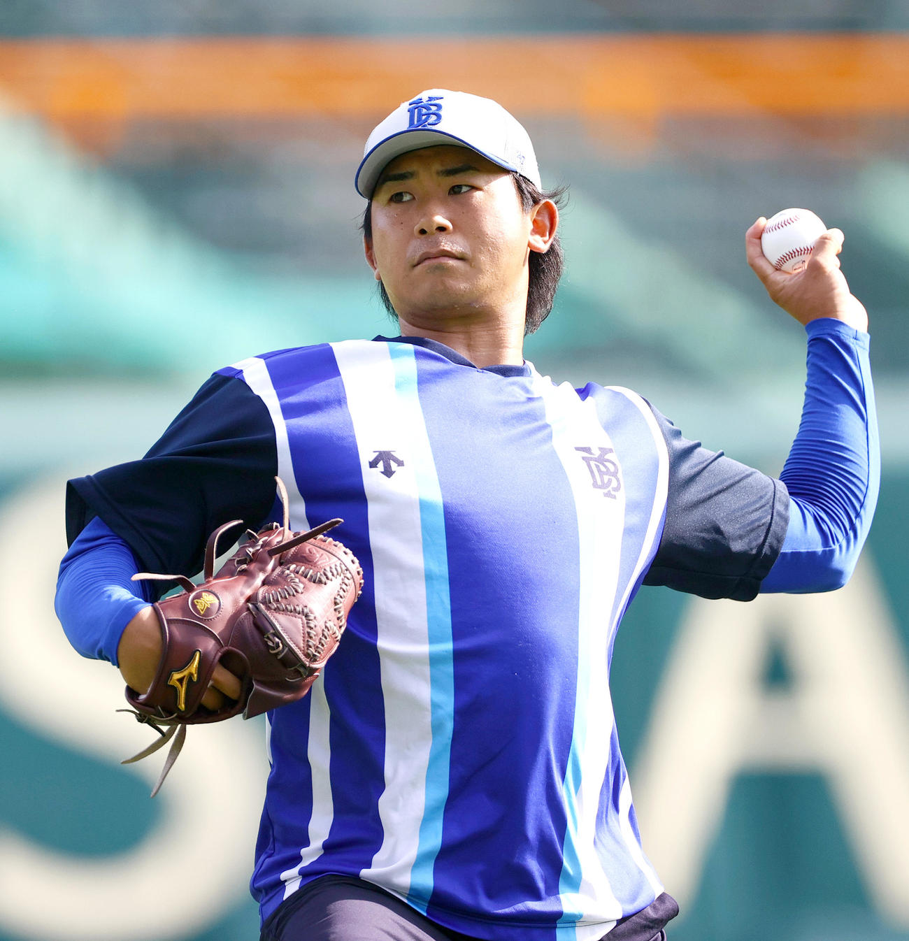 甲子園球場でキャッチボールするDeNA今永（撮影・上山淳一）