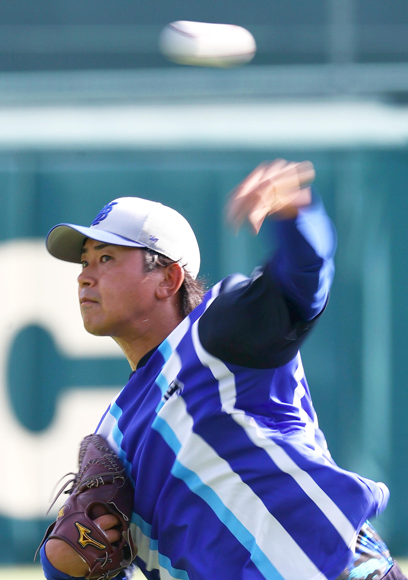 甲子園球場でキャッチボールするDeNA今永（撮影・上山淳一）