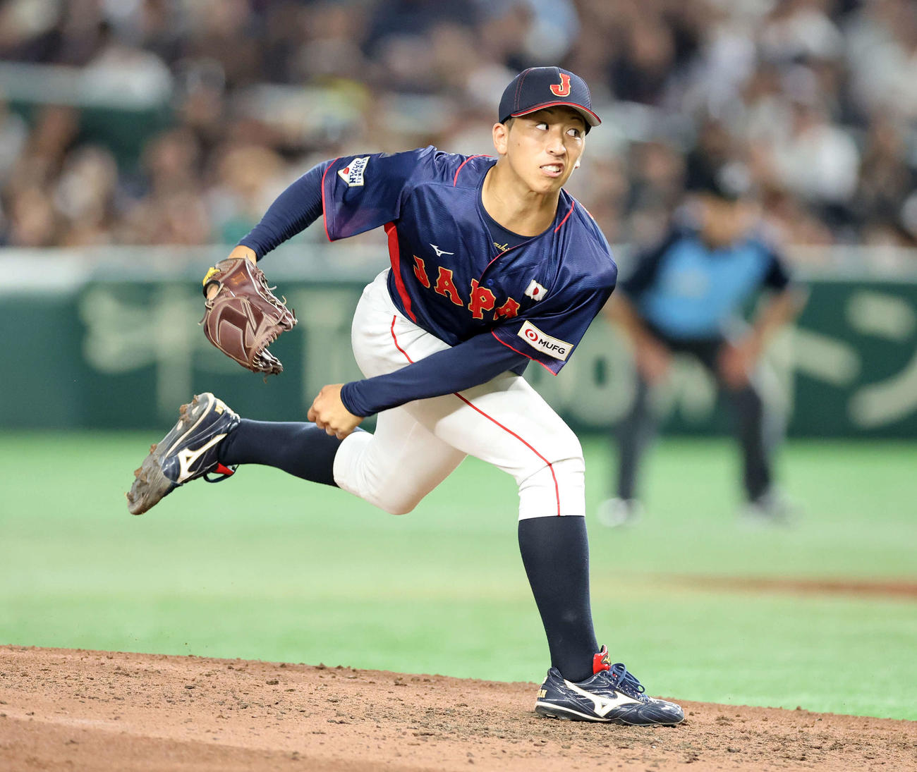 高校日本代表対大学日本代表　力投する大学日本代表5番手の細野（撮影・鈴木正人）
