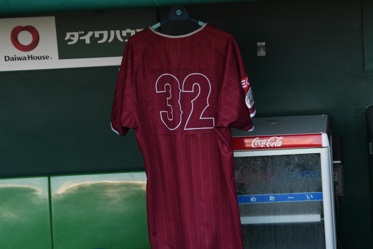 佐賀Vのベンチを見守った増田コーチのユニホーム（撮影・久我悟）