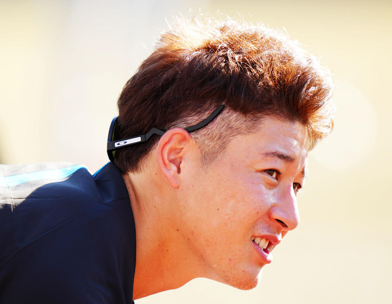 ロッテ対日本ハム　トレーニングへ向かう日本ハム吉田（撮影・横山健太）