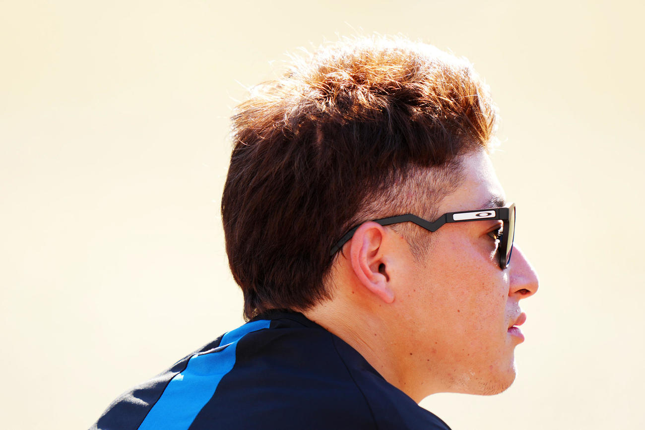 ロッテ対日本ハム　トレーニングへ向かう日本ハム吉田（撮影・横山健太）