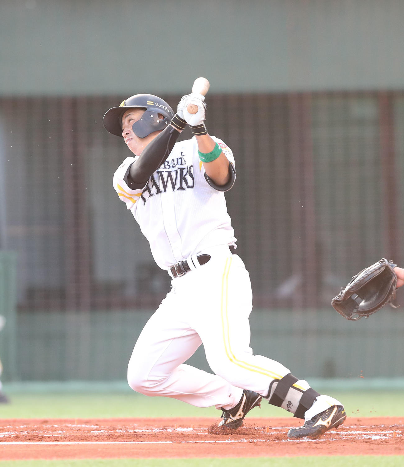 ソフトバンク対オリックス　1回裏ソフトバンク1死、野村勇は中前安打を放つ（撮影・梅根麻紀）