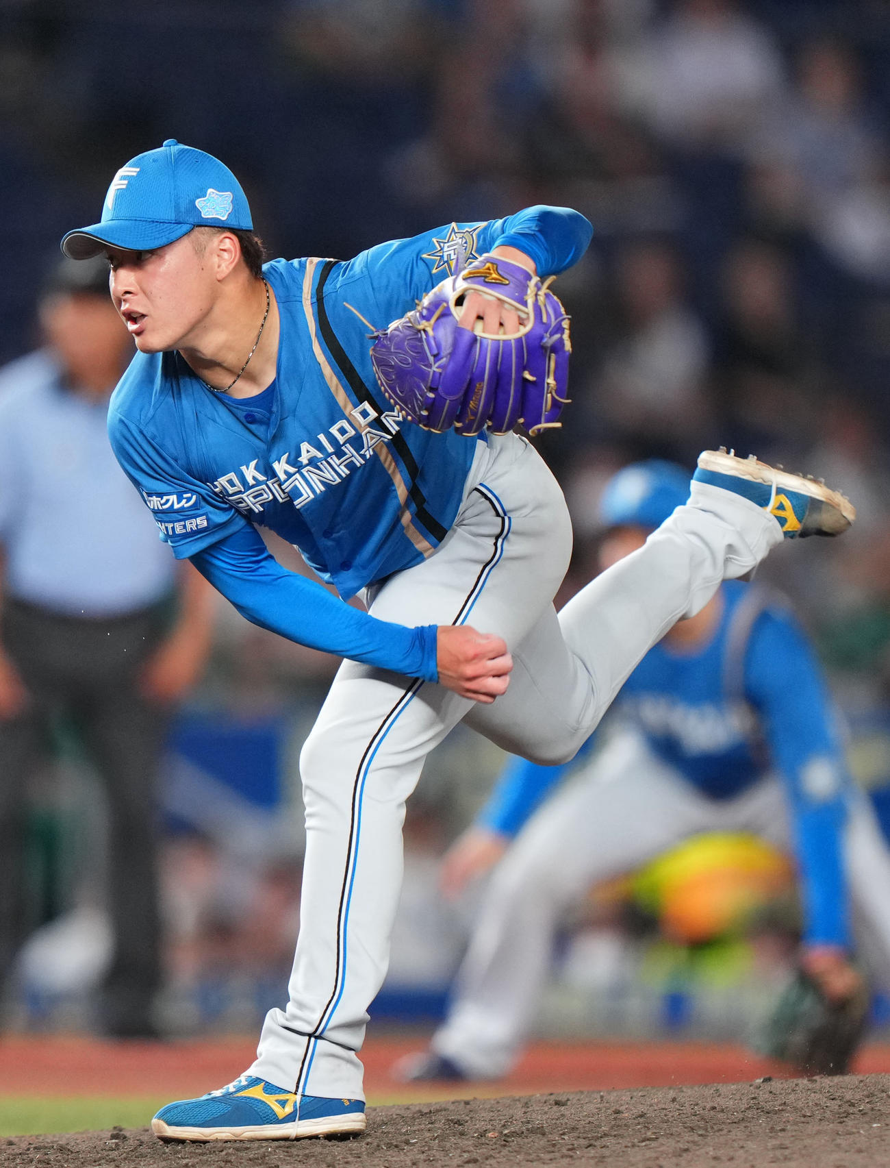 ロッテ対日本ハム　8回裏から登板した日本ハム吉田（撮影・横山健太）