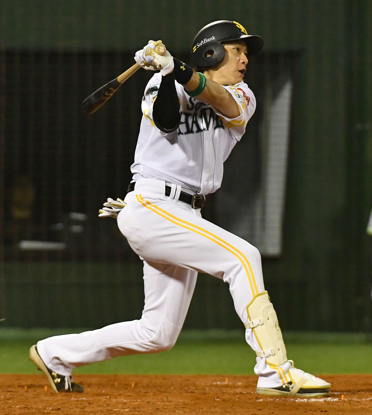 ソフトバンク対オリックス　3回裏ソフトバンク2死満塁、柳田は中堅に3点適時二塁打を放つ（撮影・岩下翔太）