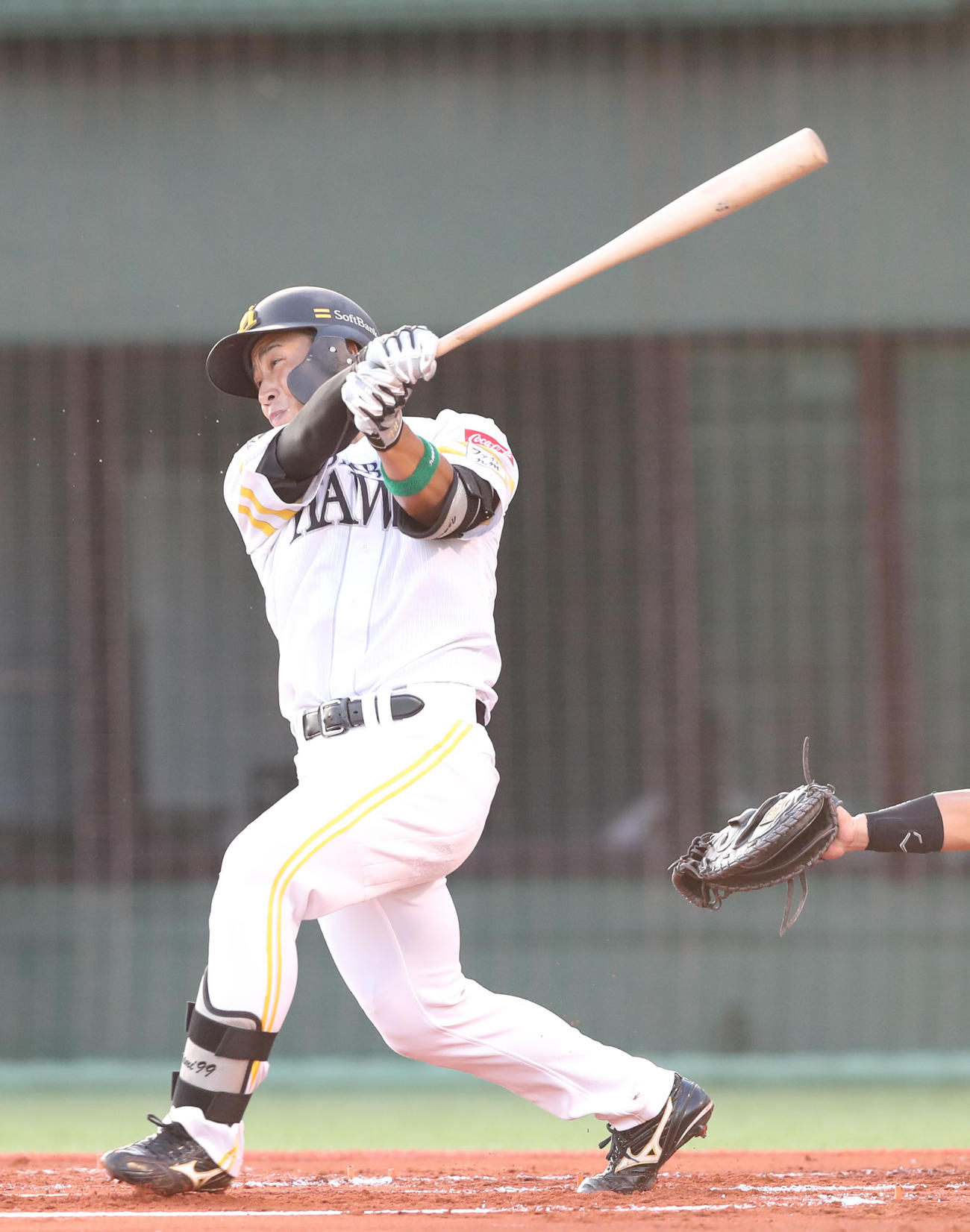 ソフトバンク対オリックス　1回裏ソフトバンク1死、野村勇は中前打を放つ（撮影・梅根麻紀）
