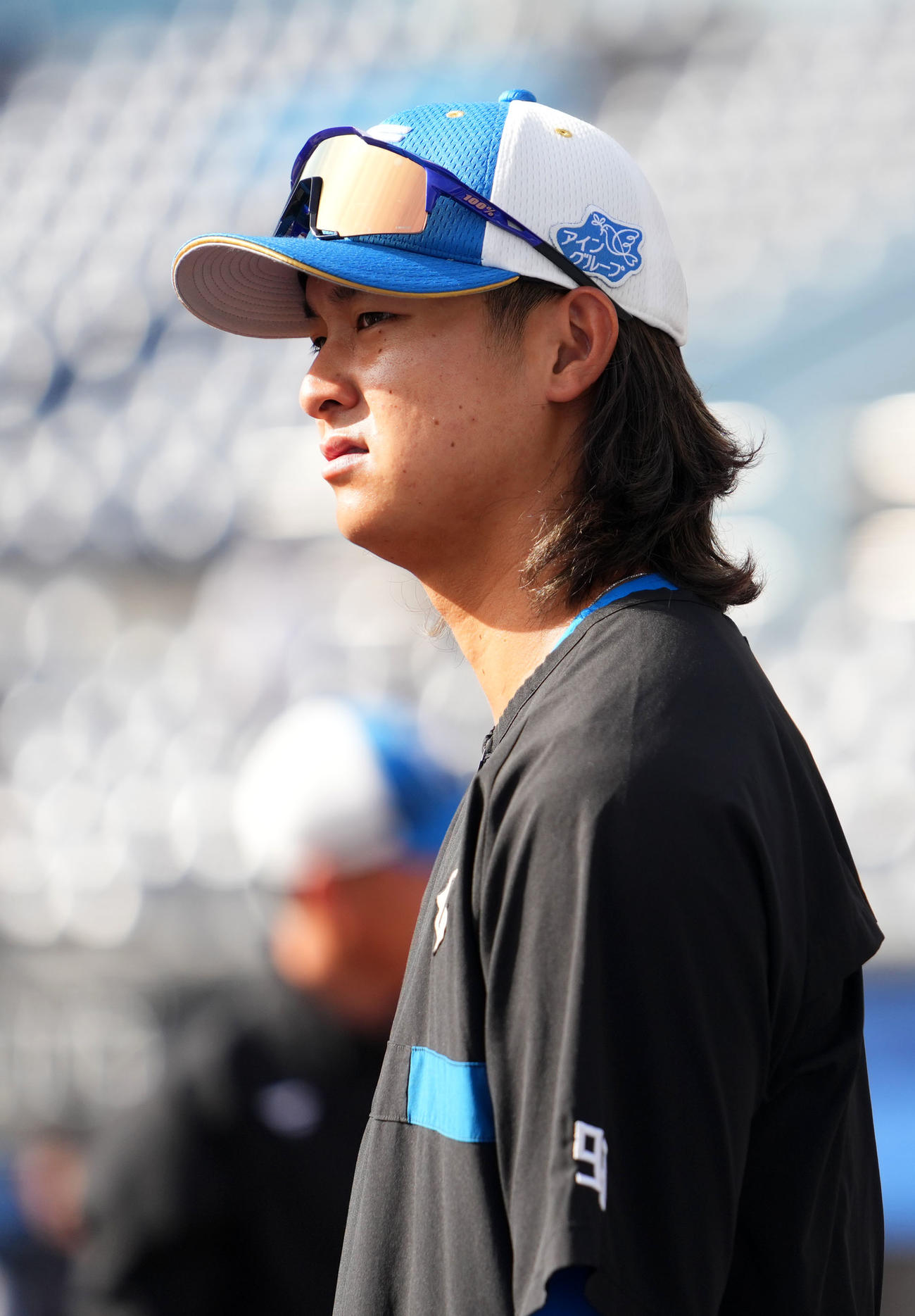 ロッテ対日本ハム　トレーニングへ向かう日本ハム田中瑛（撮影・横山健太）