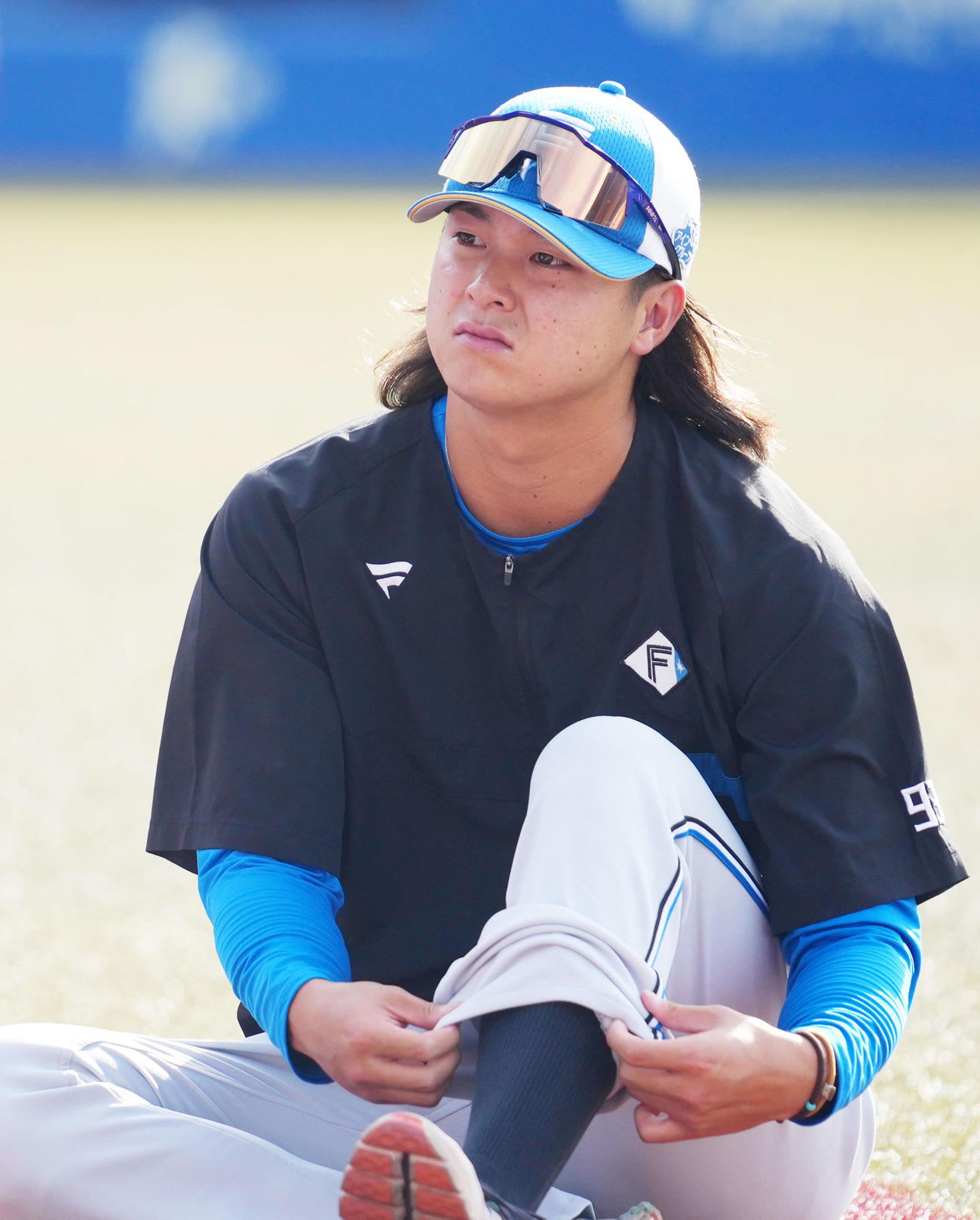 ロッテ対日本ハム　トレーニングへ向かう日本ハム田中瑛（撮影・横山健太）