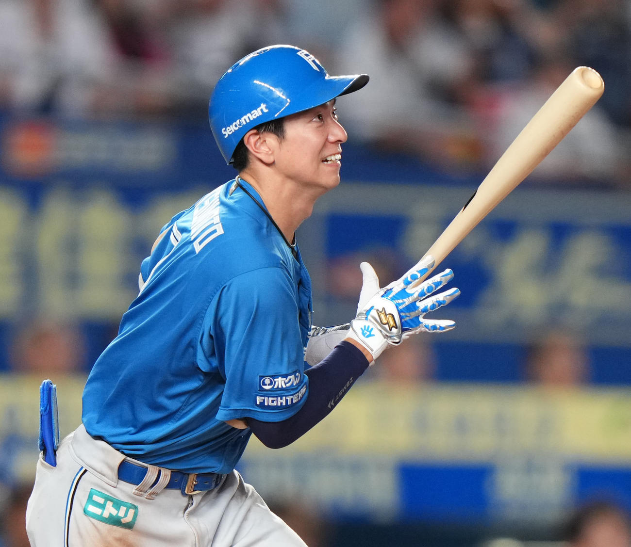 ロッテ対日本ハム　7回表日本ハム2死一、三塁、右前適時打を放つ松本剛（撮影・横山健太）
