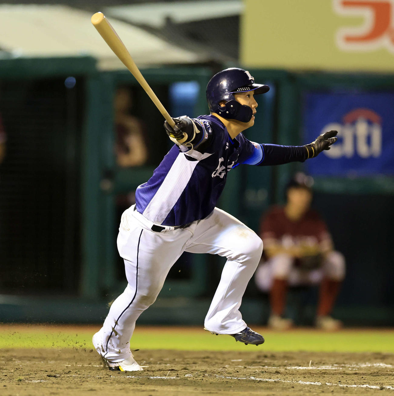 楽天対西武　9回表西武2死二塁、平沼は勝ち越し適時打を放つ（撮影・浅見桂子）
