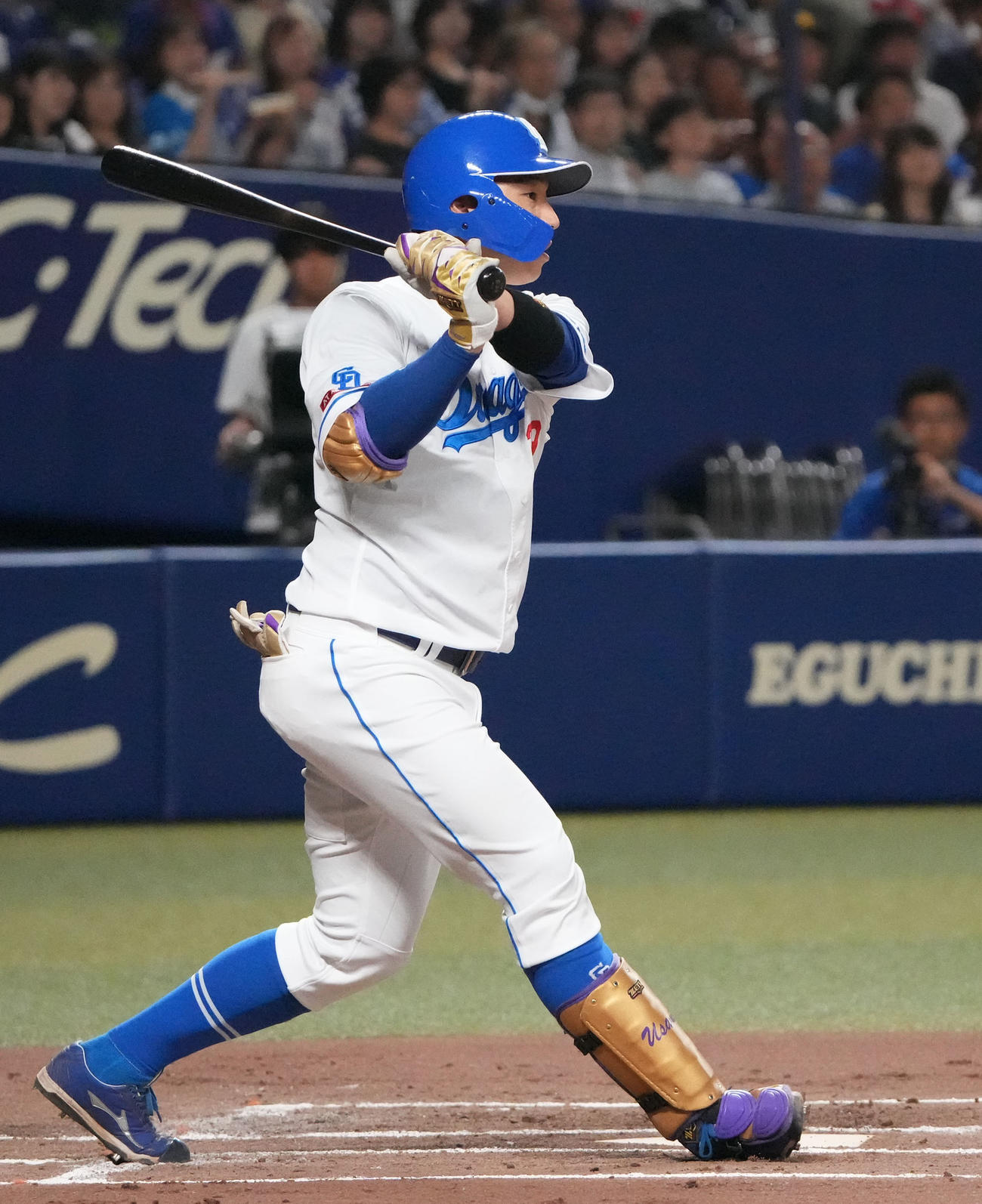 中日対ヤクルト　1回裏中日2死一、三塁、宇佐見は右前先制適時打を放つ（撮影・森本幸一）