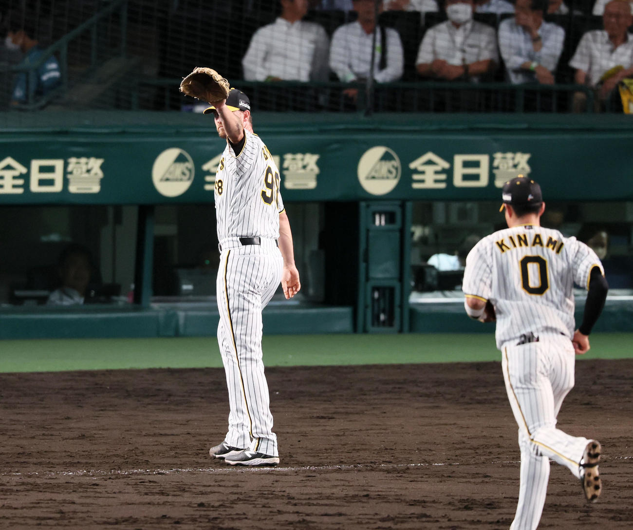 阪神対DeNA 8回表、初めて甲子園で登板したブルワーは無失点ピッチングを披露（撮影・加藤哉）