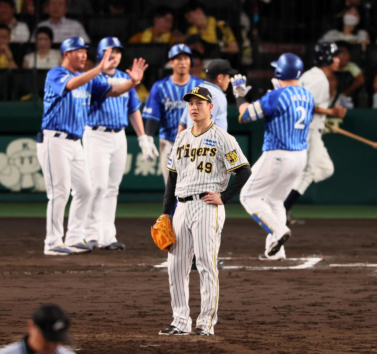 阪神対DeNA 6回表DeNA2死一、三塁、大竹は牧に右越え3点本塁打を浴びる（撮影・加藤哉）