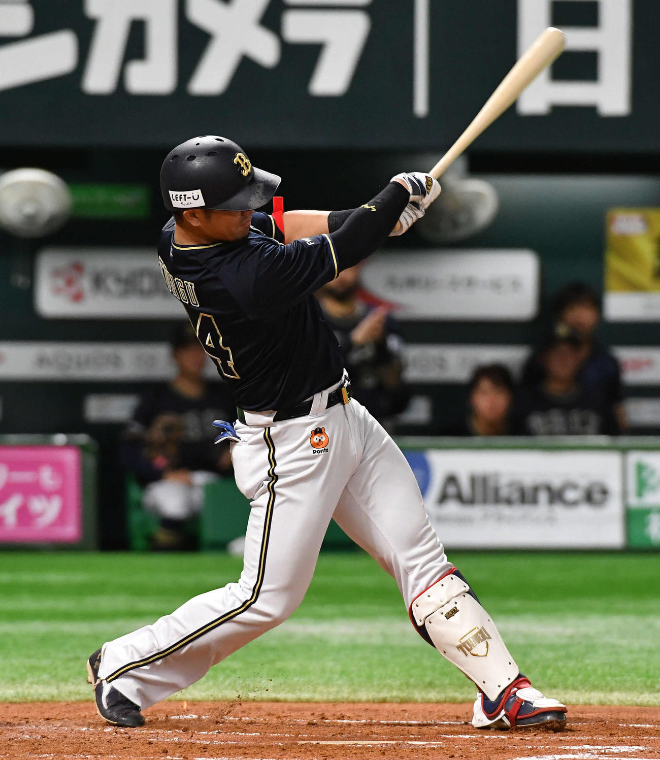 ソフトバンク対オリックス　3回表オリックス1死、頓宮は左中間へ本塁打を放つ（撮影・岩下翔太）