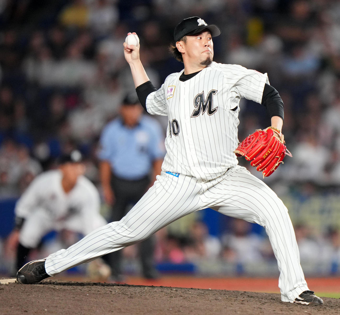 ロッテ対日本ハム　7回表から登板したロッテ西村（撮影・横山健太）