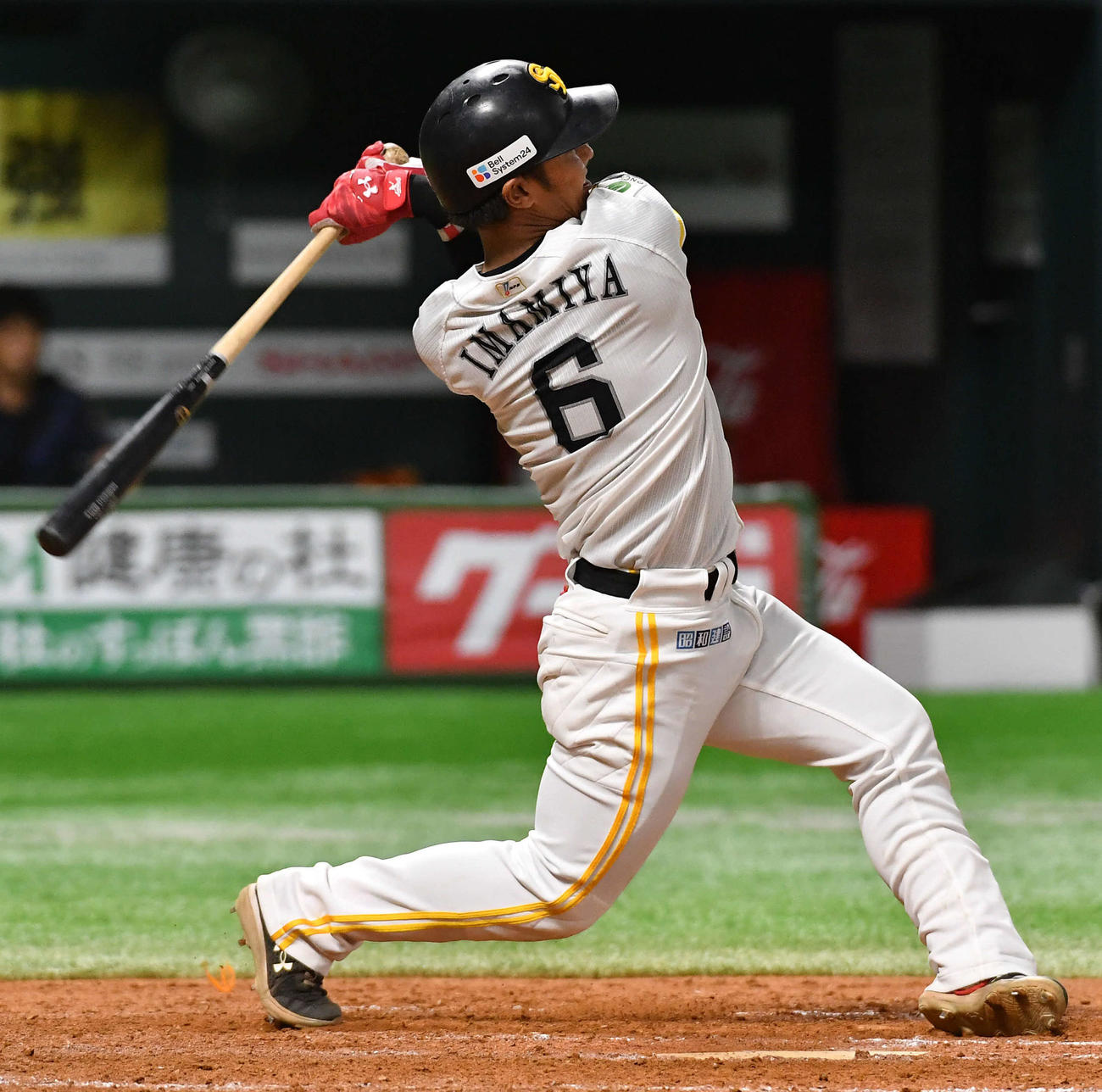 ソフトバンク対オリックス　9回裏ソフトバンク2死二塁、今宮は中越えサヨナラ打を放つ（撮影・岩下翔太）