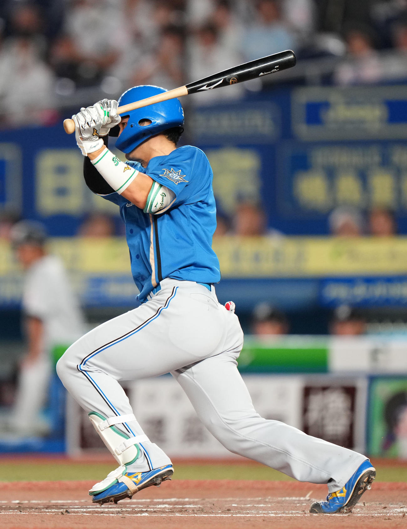 ロッテ対日本ハム　2回表日本ハム2死二塁、左前適時打を放つ郡司（撮影・横山健太）