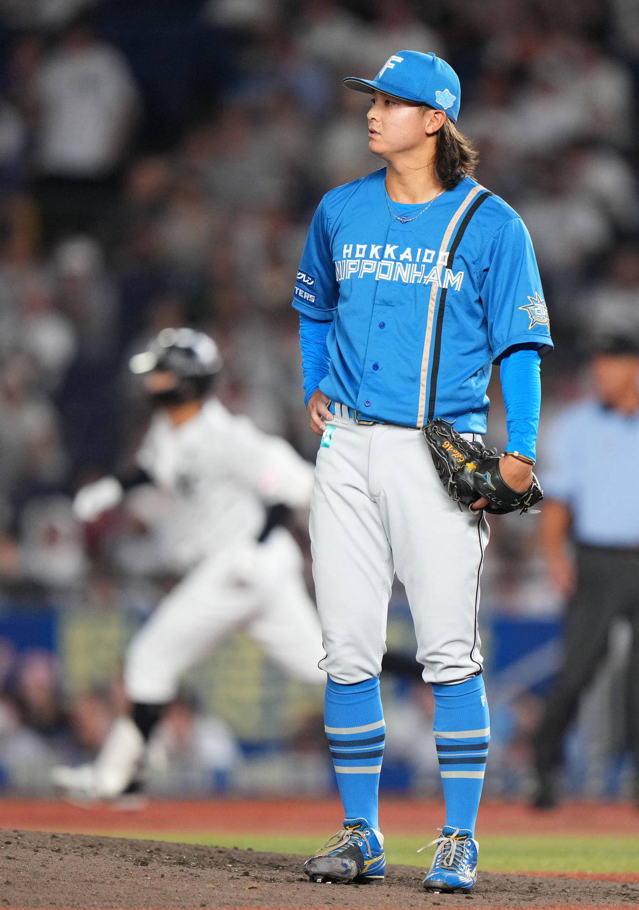 ロッテ対日本ハム　3回裏ロッテ無死、中村に左越え本塁打を浴びる田中瑛（撮影・横山健太）