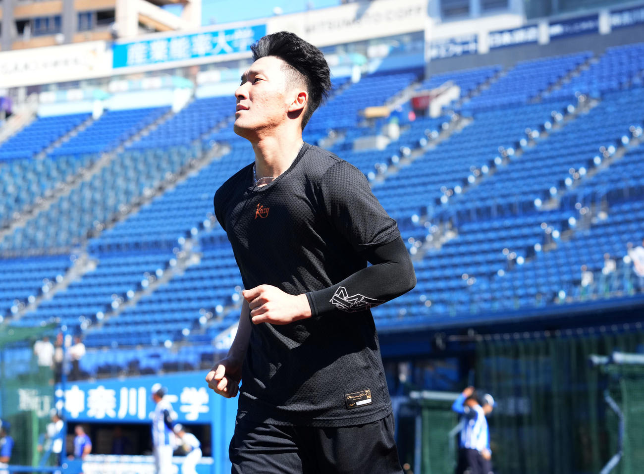 DeNA対巨人　練習へ向かう巨人梶谷（撮影・横山健太）