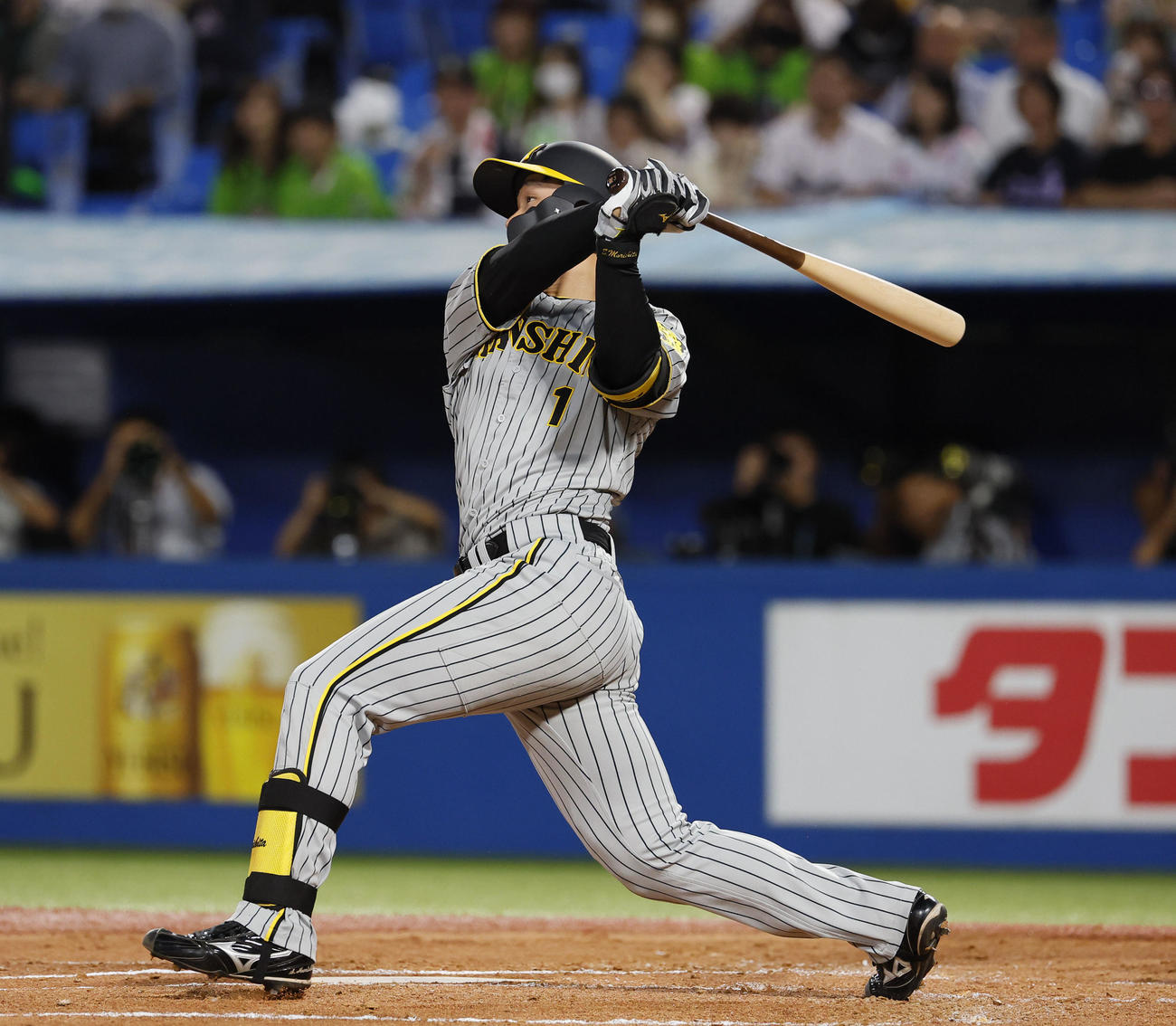 ヤクルト対阪神　2回表阪神無死、森下は中越えに先制本塁打を放つ（撮影・藤尾明華）