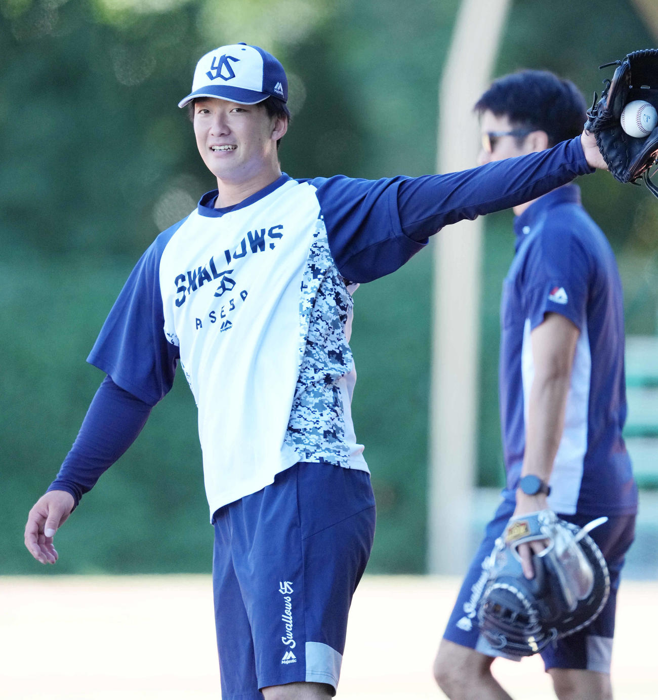 ヤクルト対阪神　試合前練習で笑顔のヤクルト吉村（撮影・鈴木みどり）