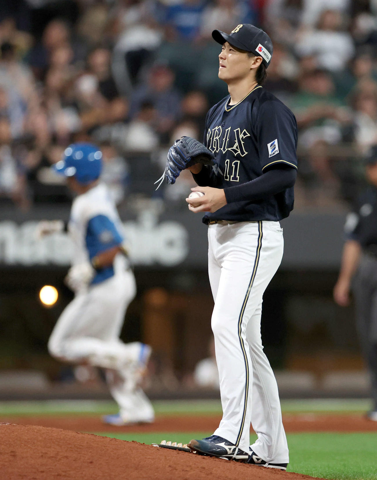 日本ハム対オリックス　2回裏日本ハム無死、伏見に左越え本塁打を浴びる山崎福（撮影・佐藤翔太）