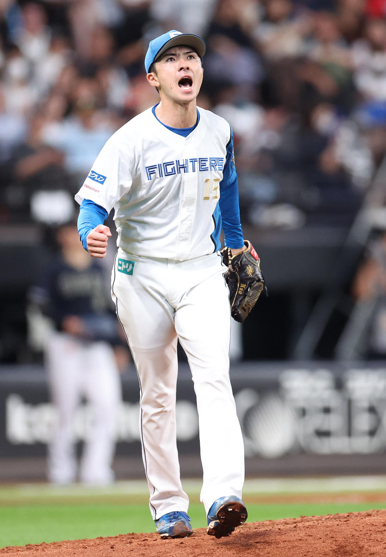 日本ハム対オリックス　5回表オリックス2死一、三塁、来田を三振にとり雄たけびを上げる上沢（撮影・佐藤翔太）