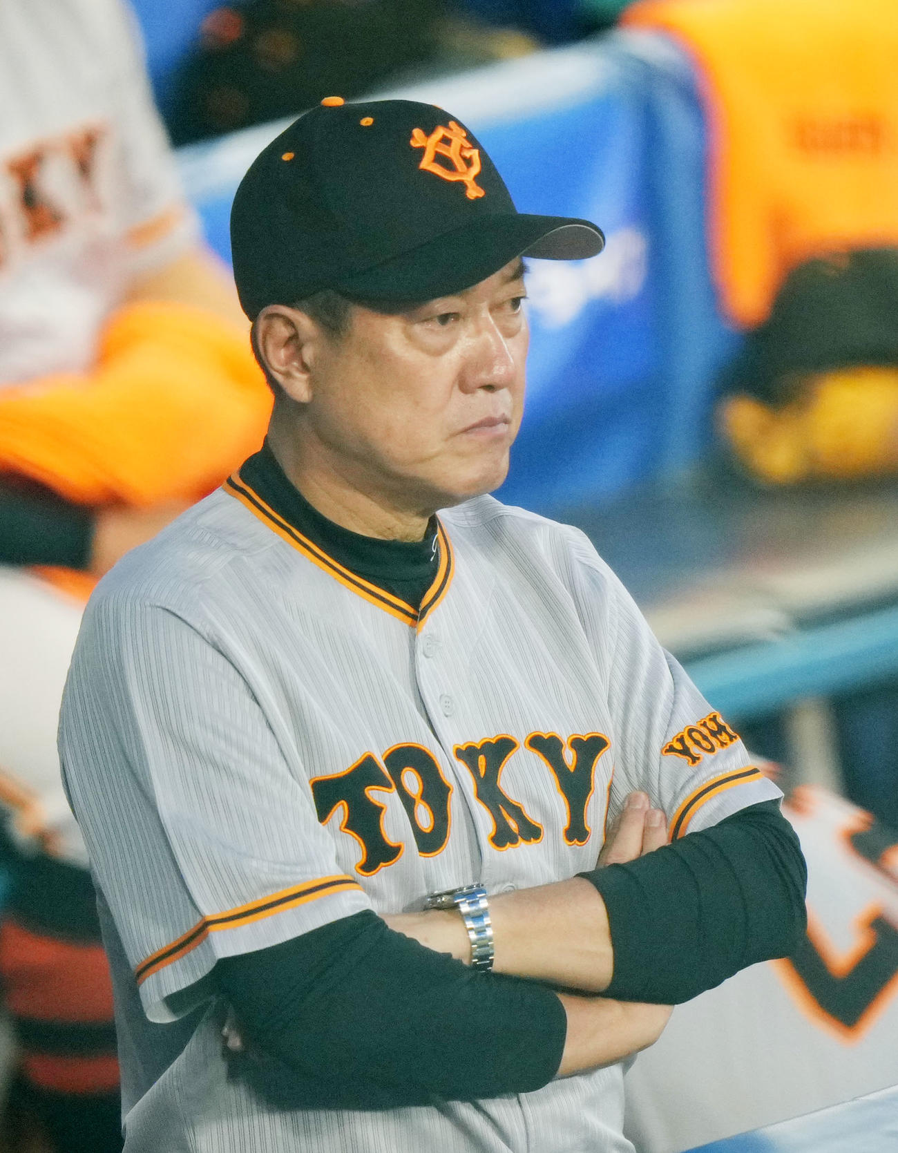 DeNA対巨人　試合を見つめる巨人原監督（撮影・横山健太）