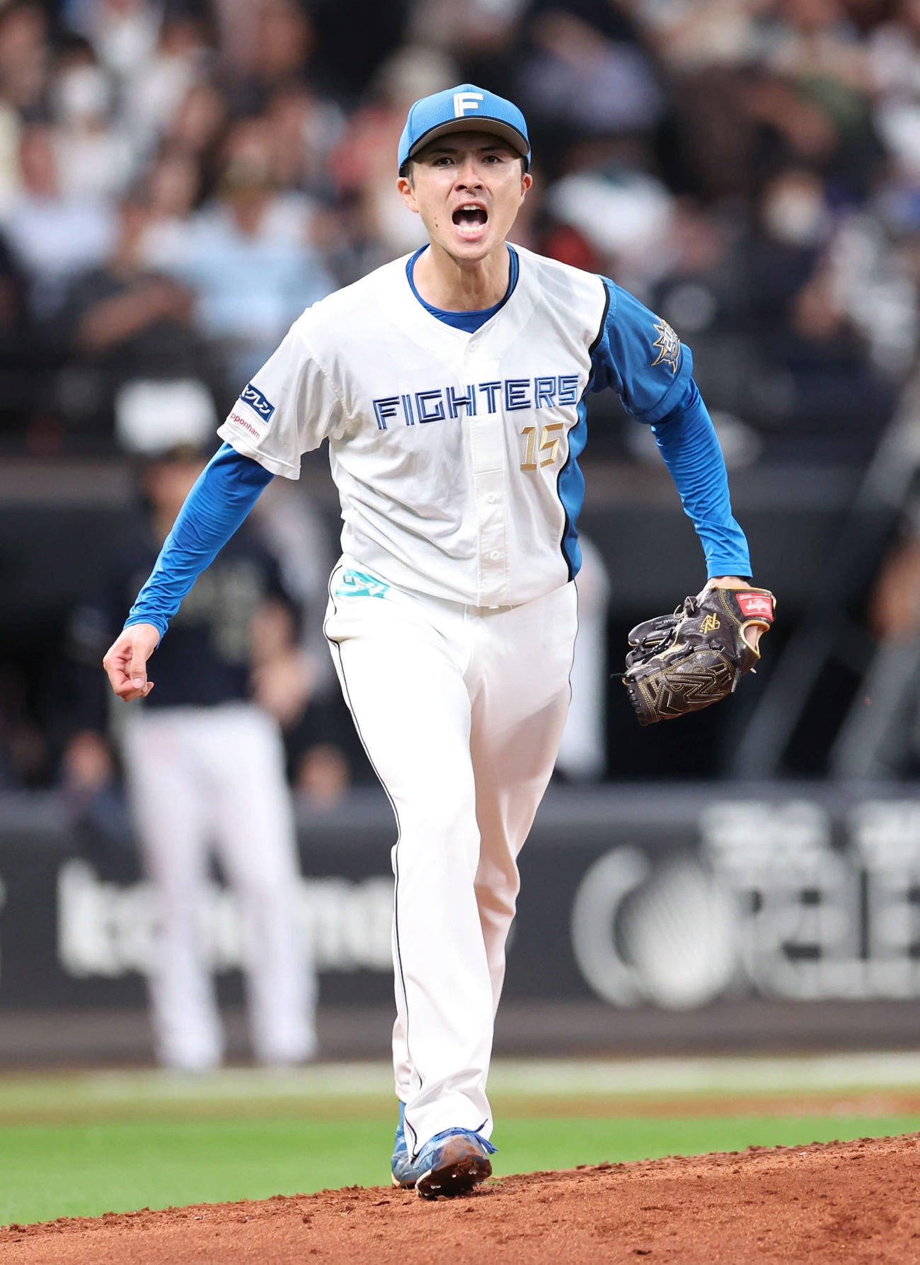 日本ハム対オリックス　5回表オリックス2死一、三塁、来田を三振にとり雄たけびを上げる上沢（撮影・佐藤翔太）